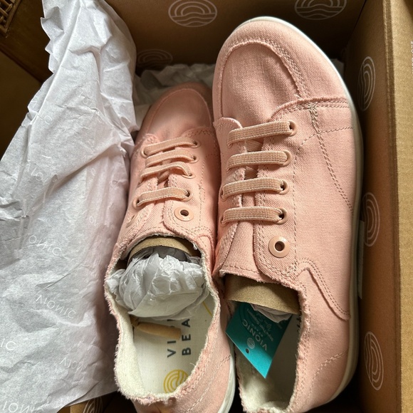 Vionic Rose Pink Sneakers - Picture 4 of 5